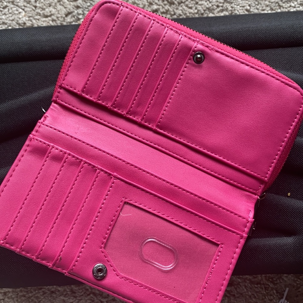 Fuchsia Wallet - Picture 2 of 3
